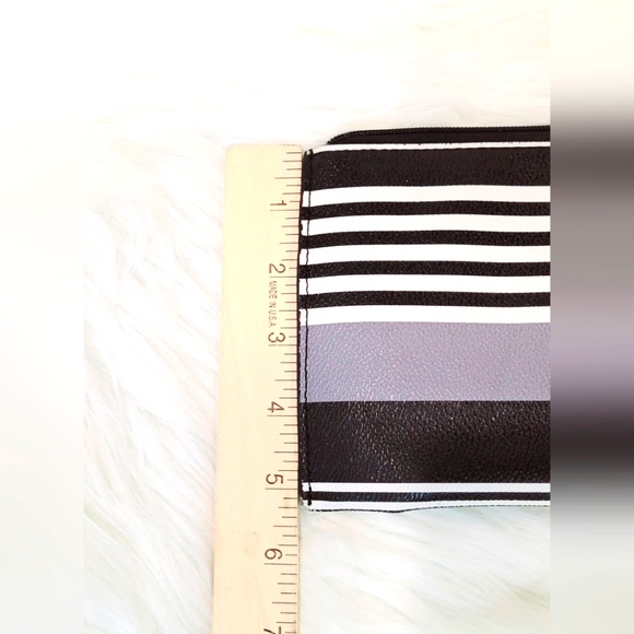 Vera Bradley Pebbled Faux Leather Wristlet‎ Wallet Gray Black With Flaws - Picture 5 of 8